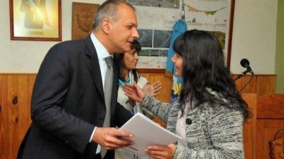 Buzzi: �Ahora, el Estado est� junto a los que trabajan y producen�