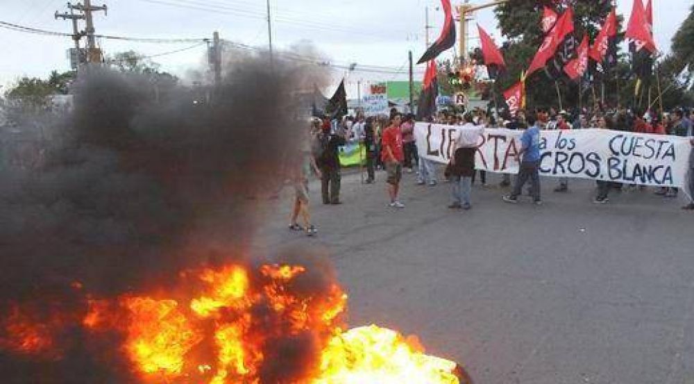 Fuerte protesta para exigir la liberaci�n de los detenidos por tomas en Cuesta Blanca