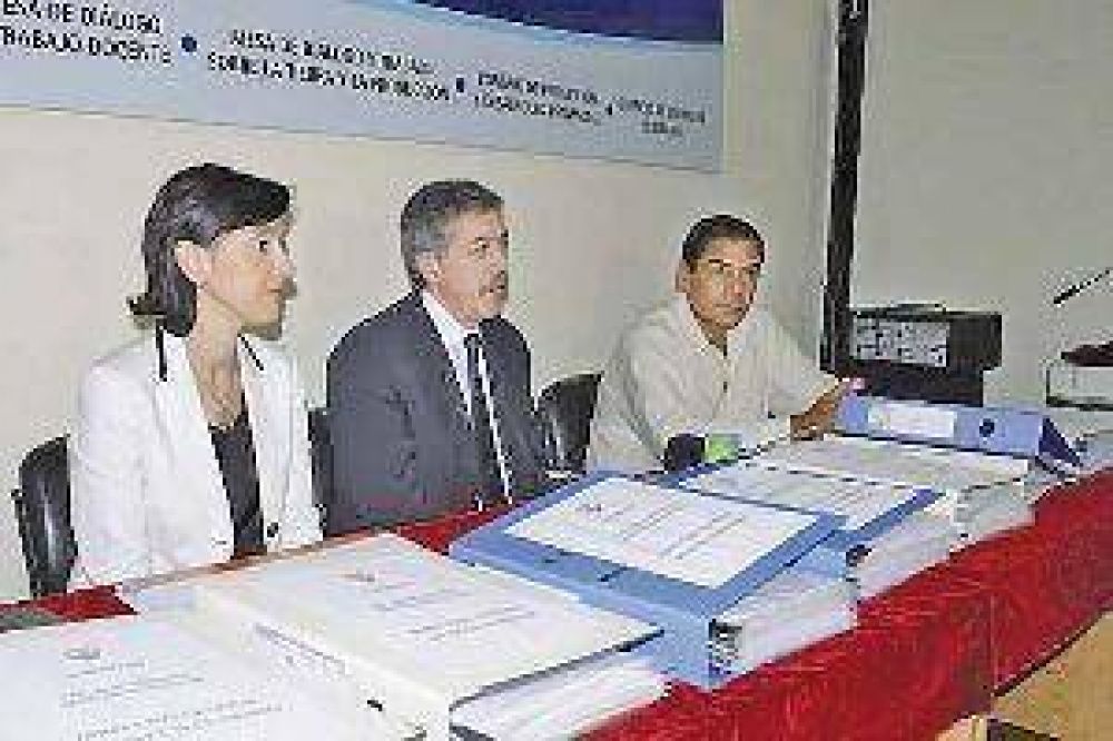 Titularizan a 10.666 docentes interinos de los diferentes niveles del sistema educativo