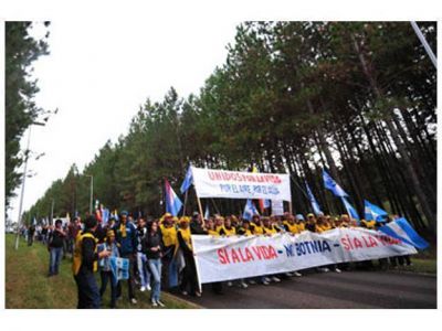 Contra la pastera, Gualeguaych� volvi� a marchar al puente San Mart�n
