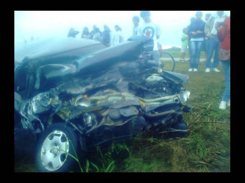 Una pareja result� herida en un violento accidente en Santa Elena
