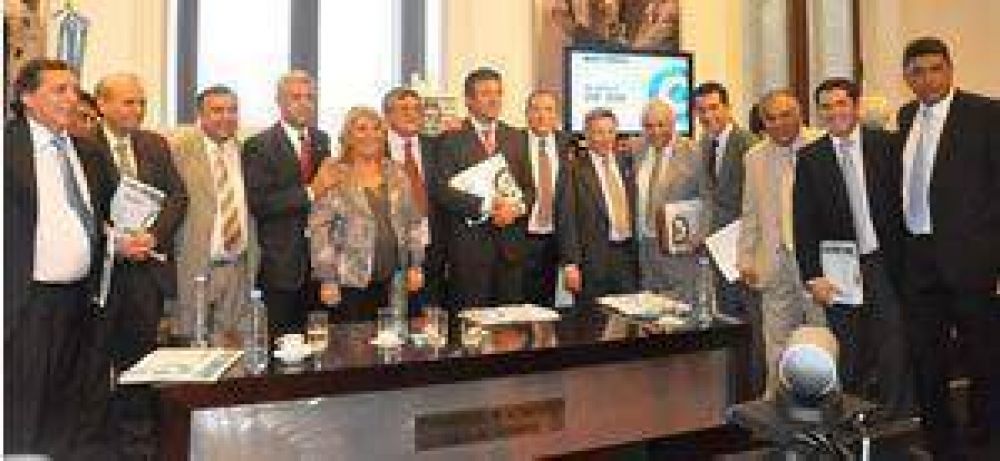 Municipios apuestan a plazas, cord�n cuneta y luminarias