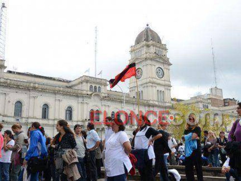Agmer Paran� realizar� "una olla popular" frente a Casa de Gobierno por reclamo salarial 