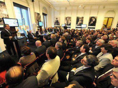 Destacan los 9.000 empleos que generar�n 500 obras en Entre R�os 