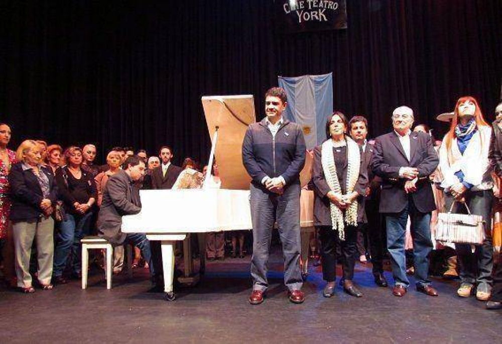 Jorge Macri lanz� el "mes de la cultura" en el Cine Teatro York