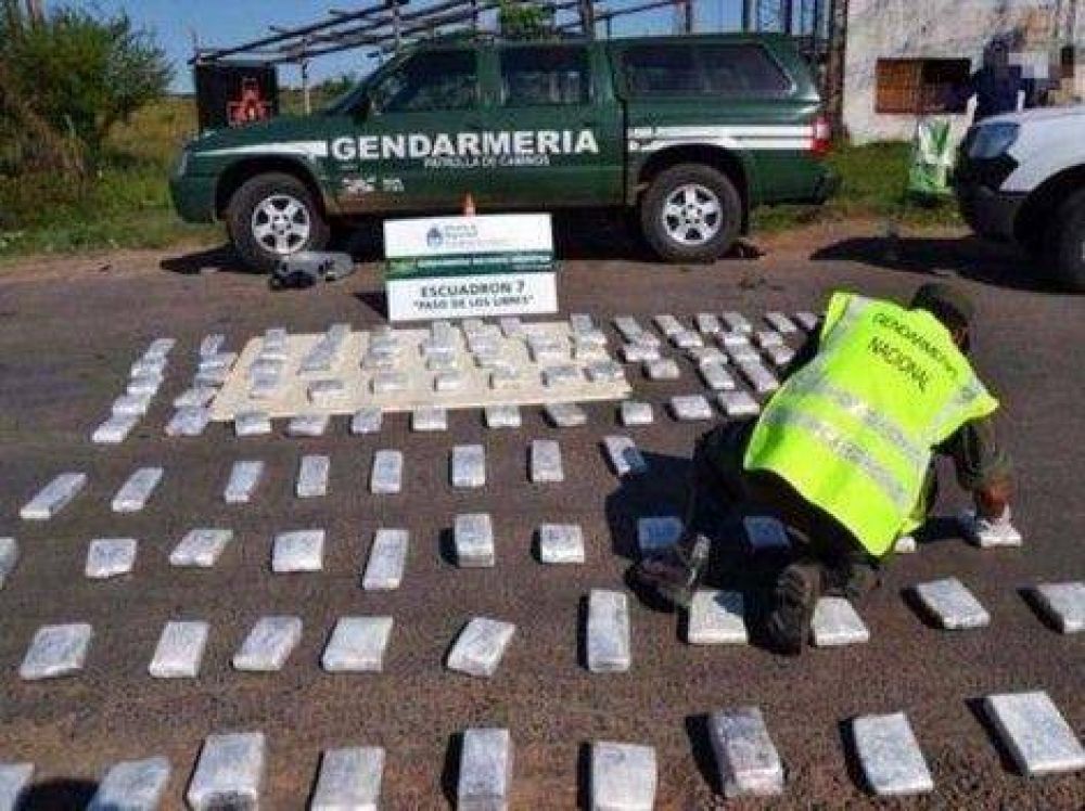 Secuestran droga en ambulancia trucha de bomberos proveniente de Iguaz�