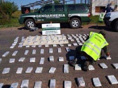Secuestran droga en ambulancia trucha de bomberos proveniente de Iguaz�