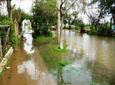 Canal taponado en Villa Alcira: La mugre mantiene bajo amenaza de inundaci�n a todo un barrio