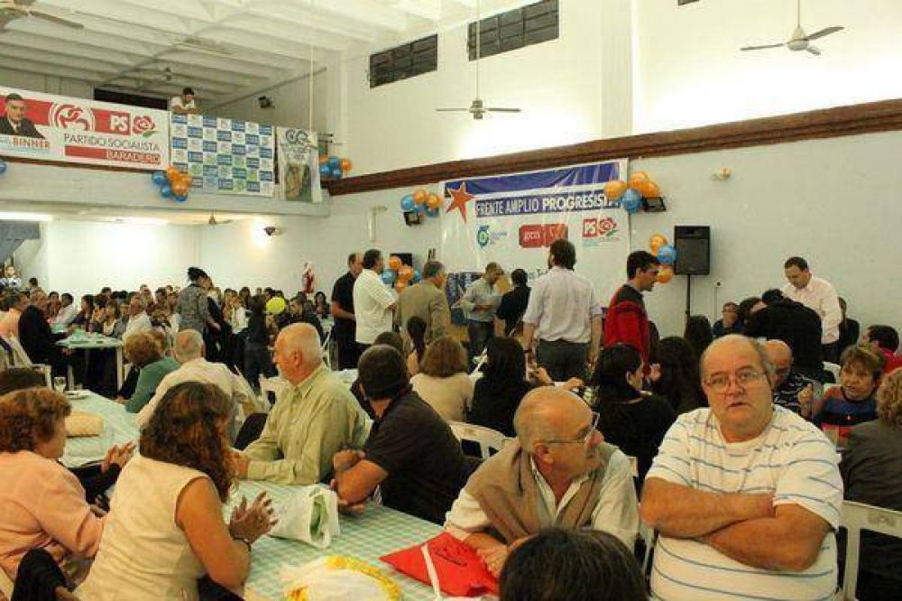 En la noche del martes 30 de Abril tuvo lugar la tradicional �Cena de los Trabajadores�