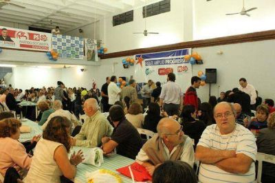 En la noche del martes 30 de Abril tuvo lugar la tradicional �Cena de los Trabajadores�