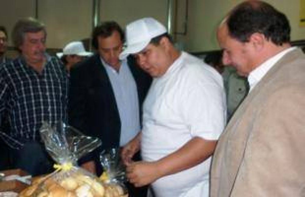 Ferr� anunci� 80 becas para Envi�n y asegur� que el trabajo de Guacone "es impecable"