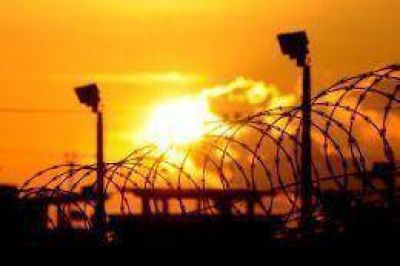 Denuncian tratos inhumanos a los presos de Guant�namo y piden coraje a Obama para liberarlos