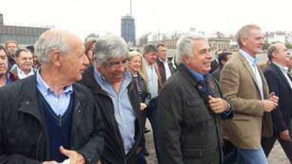 Para Lavagna, el nuevo frente opositor "obviamente" debe incluir al PRO