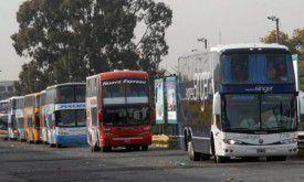 Comenz� el paro de UTA de micros de larga distancia