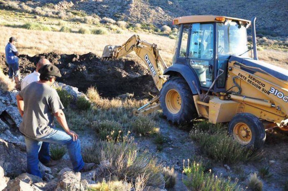 B�squeda de agua con buenos resultados en parajes de la Regi�n Sur
