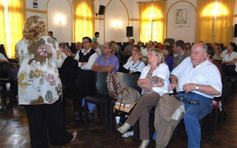 M�dicos pilarenses se capacitaron sobre �Responsabilidad profesional, violencia y bio�tica�.