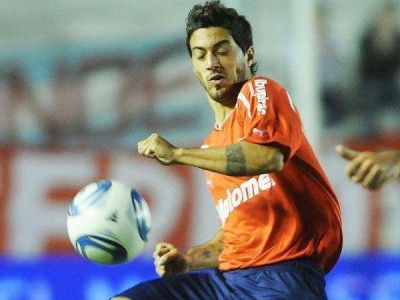 Fredes "pongo las manos en el fuego por Racing, no jugar� a perder"