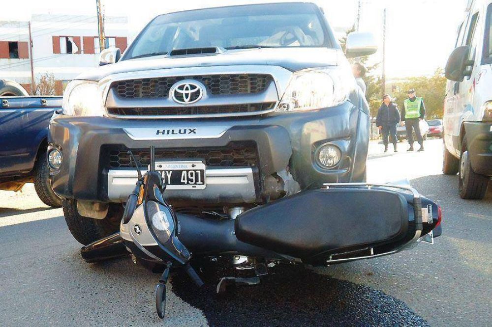 Motoquera lesionada tras un choque