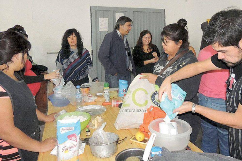 Nueva entrega de materiales b�sicos para talleres barriales