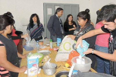 Nueva entrega de materiales b�sicos para talleres barriales
