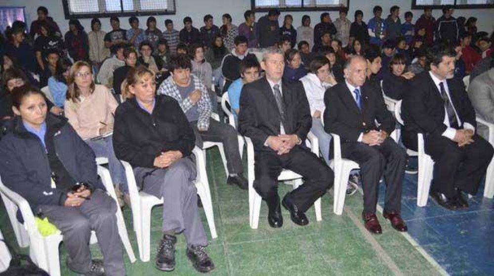 Buscan que los hijos concienticen a sus padres sobre normas de tr�nsito