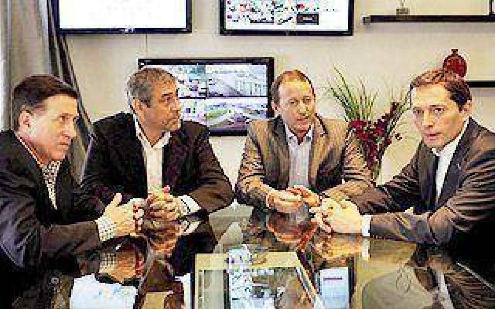 Por la Polic�a Comunal, intendentes de la regi�n se reunieron en Lomas
