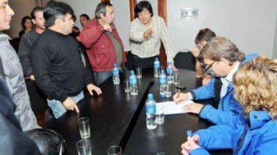 Acuerdo en Trelew: el salario de bolsillo ser� de 3.200 pesos
