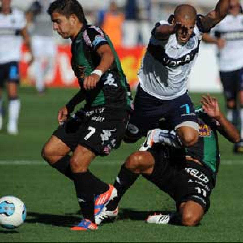 El Halc�n baj� sus pretensiones y al final se juega en el Estadio Unico