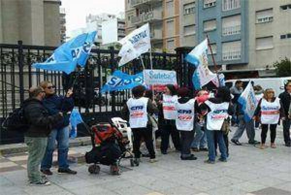 Reuni�n por descuentos a Docentes Privados marplatenses