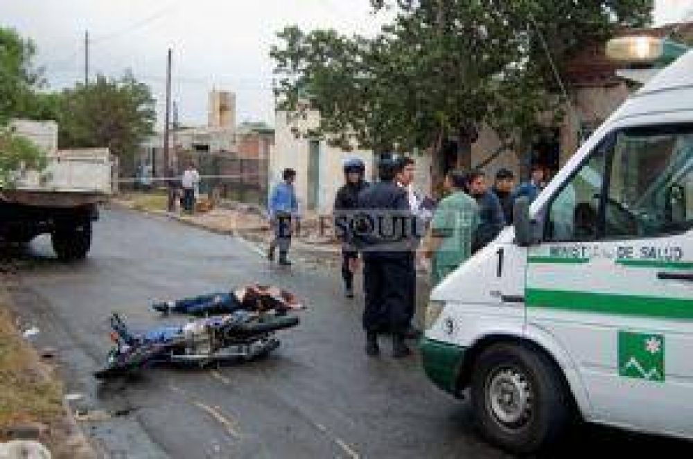 Una mujer muri� instant�neamente tras impactar contra un cami�n