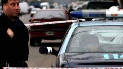 Misterio por el hallazgo de un anciano muerto y atado a su cama