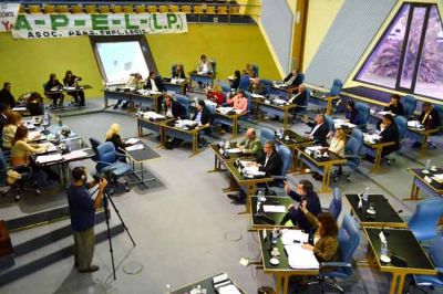 La cr�tica situaci�n de los frigor�ficos en la provincia exaspera a los diputados