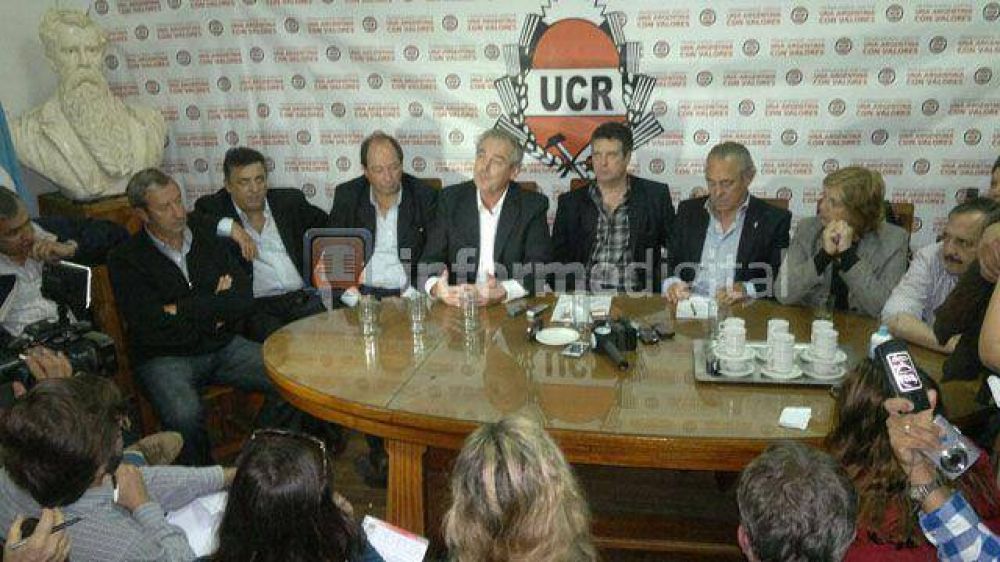 Elecciones: el radicalismo no negocia los primeros puestos con el FAP	 