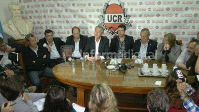 Elecciones: el radicalismo no negocia los primeros puestos con el FAP	 