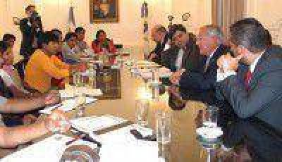 Fellner se reuni� con comunidades abor�genes por titulos de propiedad