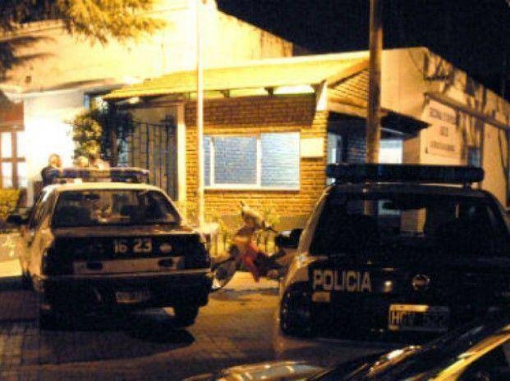 La polic�a frustra un intento de asalto y captura a los tres ladrones en una vivienda de la zona sur