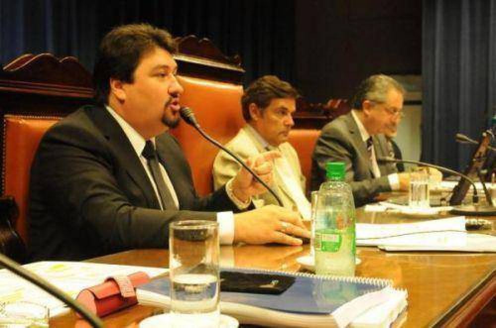 Closs anunci� reforma agraria para solucionar el problema de la tierra
