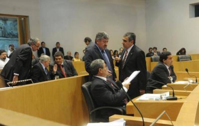 La suba del cospel profundiza la interna radical