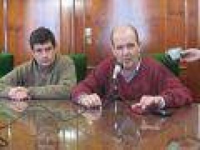 Zurro anunci� la pavimentaci�n de 21 cuadras y la remodelaci�n de la plaza Italia	