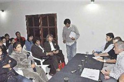 El intendente se comprometi� a pavimentar 25 cuadras del barrio Villa del Carmen