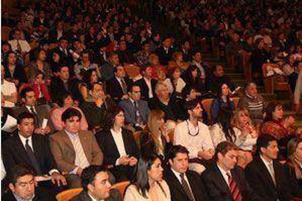 Restan 1.300 contratados por ingresar a planta	