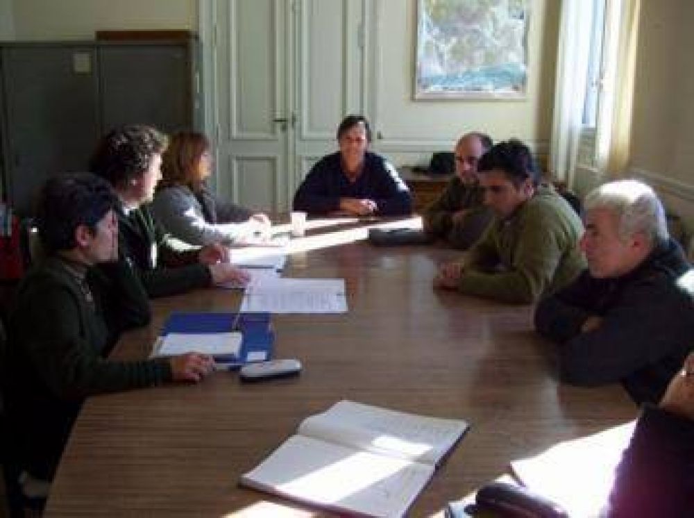 Recorte de cupos: consejeros escolares concurrieron al HCD