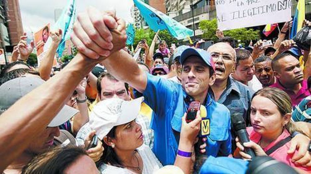 Capriles impugn� por fraudulento el ajustado triunfo de Maduro