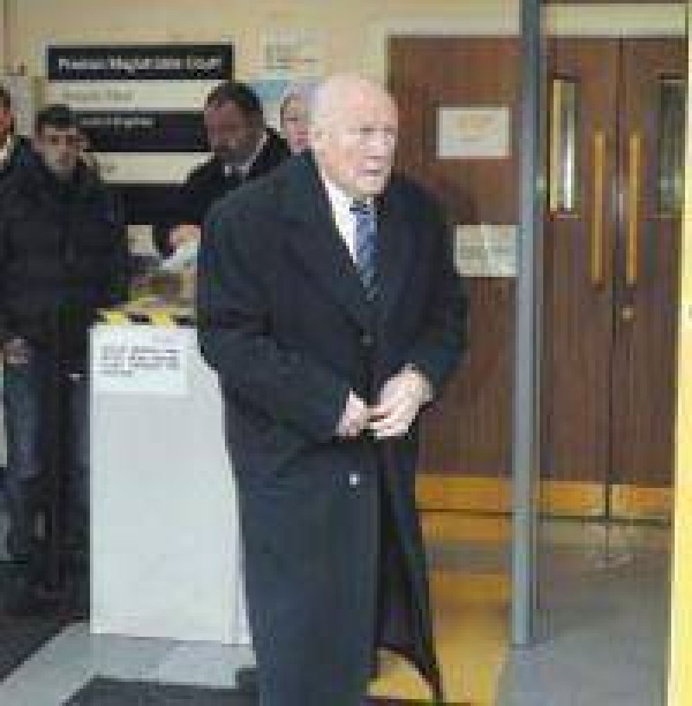 Un ex presentador de la cadena BBC se declar� culpable de abuso sexual