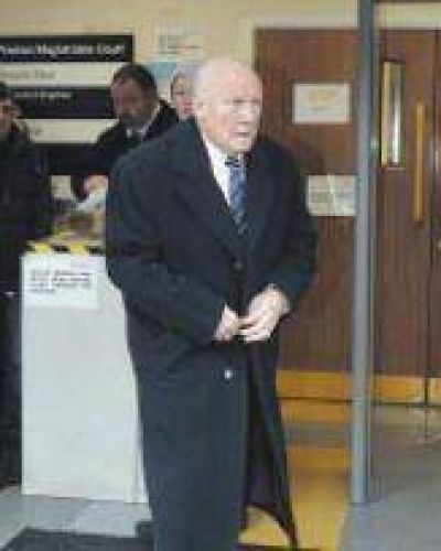 Un ex presentador de la cadena BBC se declar� culpable de abuso sexual