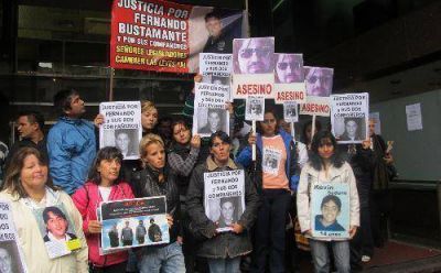 Familiares de v�ctimas de tr�nsito manifestaron en Tribunales de San Isidro