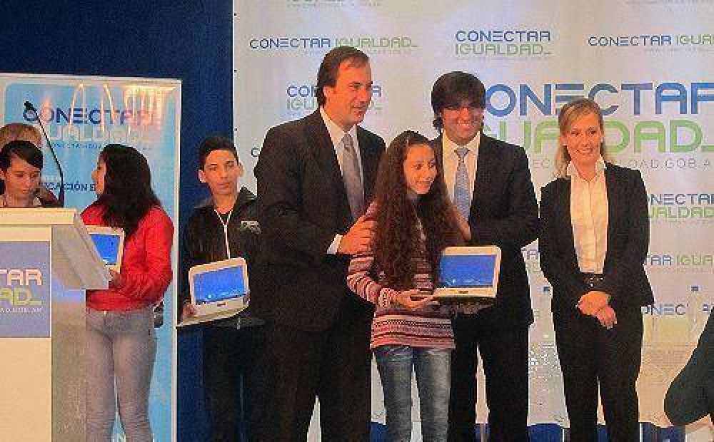 Nueva entrega de netbooks en General Rodriguez
