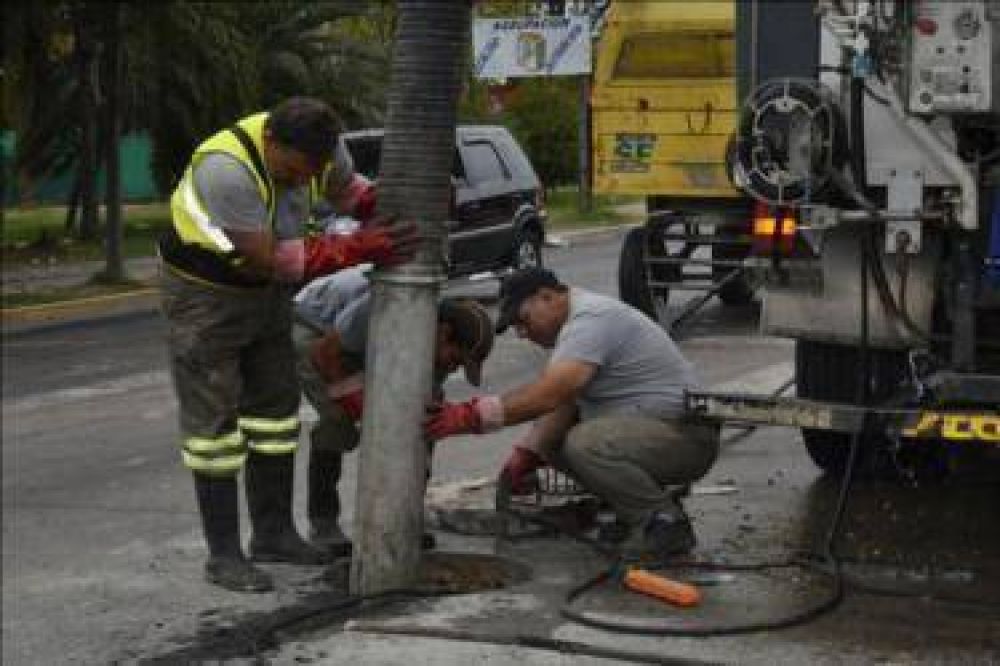 San Fernando: El Municipio est� realizando tareas de limpieza en los sumideros de la Av. Avellaneda