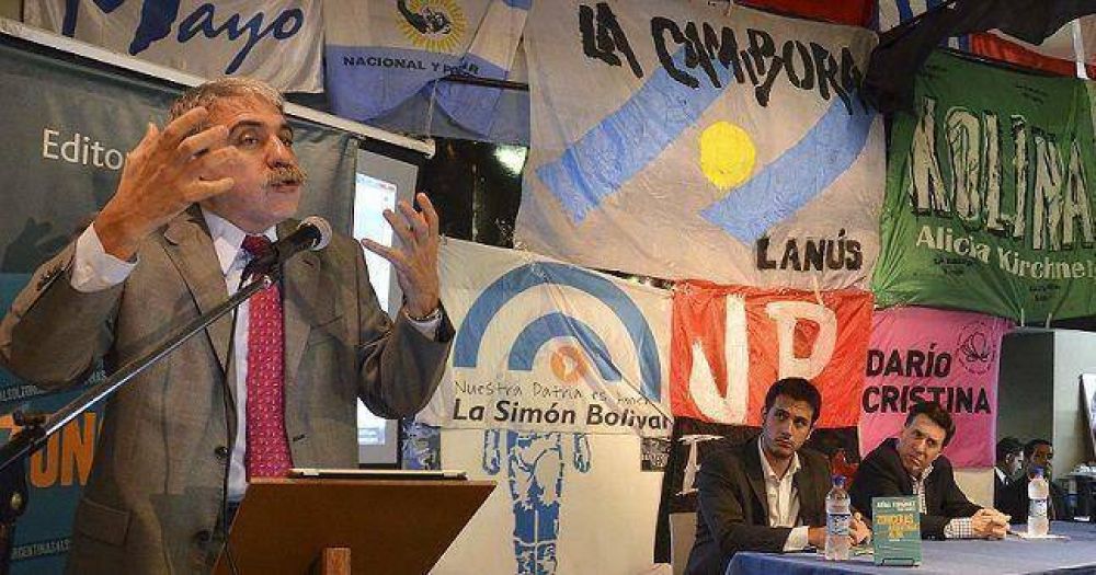 An�bal Fern�ndez present� su libro "Zonceras Argentinas al Sol"