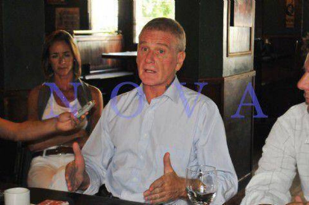 De Narv�ez estuvo en La Plata y se llam� al silencio tras la prohibici�n de los spots